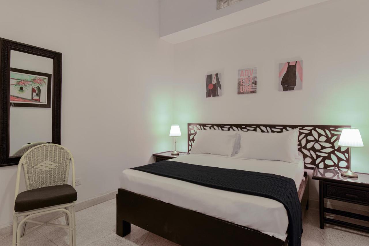 Ph 19 Guesthouse Hotel In Gazcue Santo Domingo Quarto foto