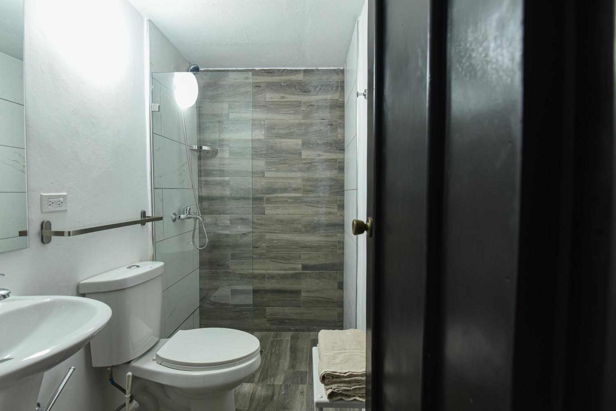 Ph 19 Guesthouse Hotel In Gazcue Santo Domingo Quarto foto