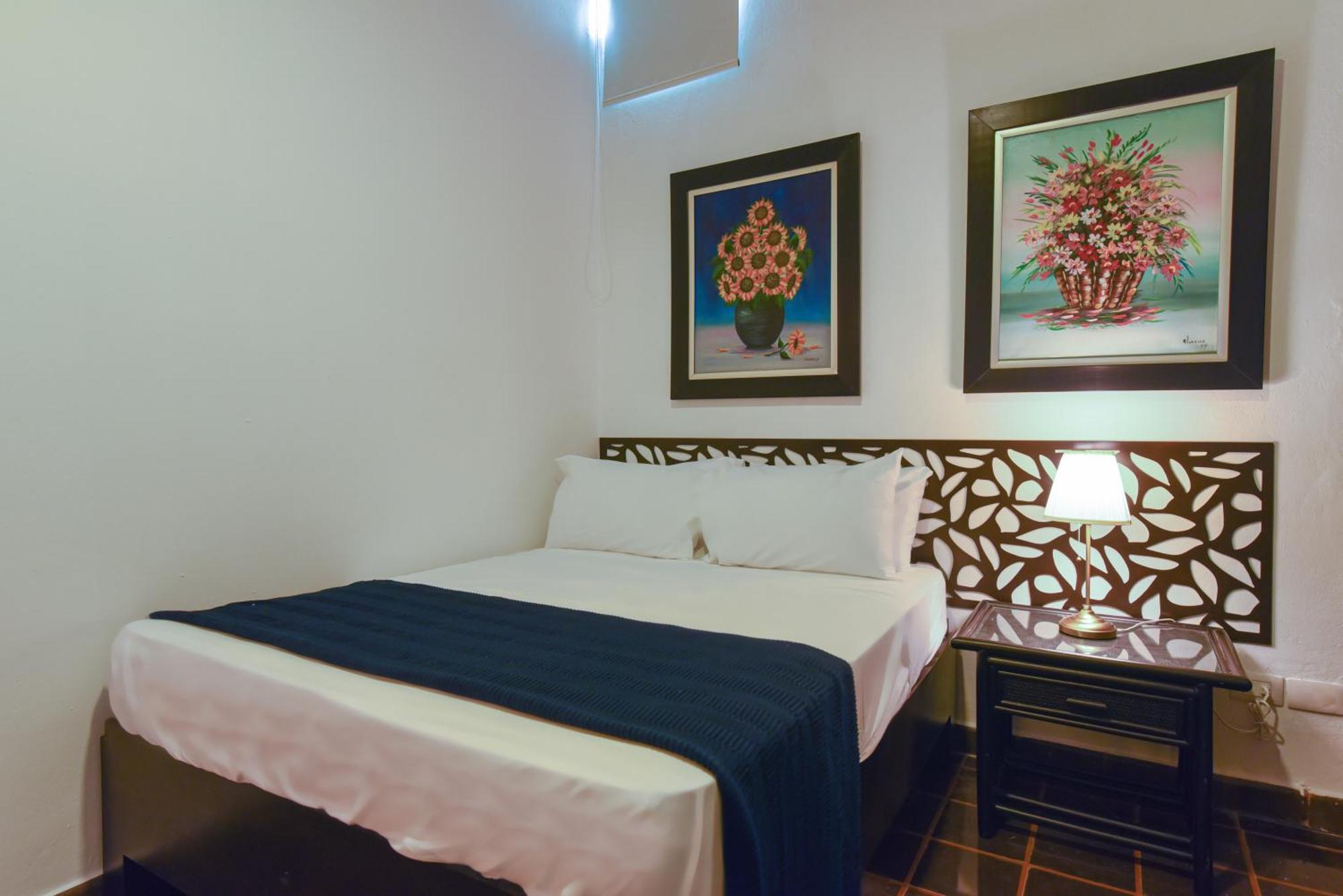 Ph 19 Guesthouse Hotel In Gazcue Santo Domingo Quarto foto